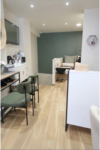 Plus de détails pour Local commercial à louer