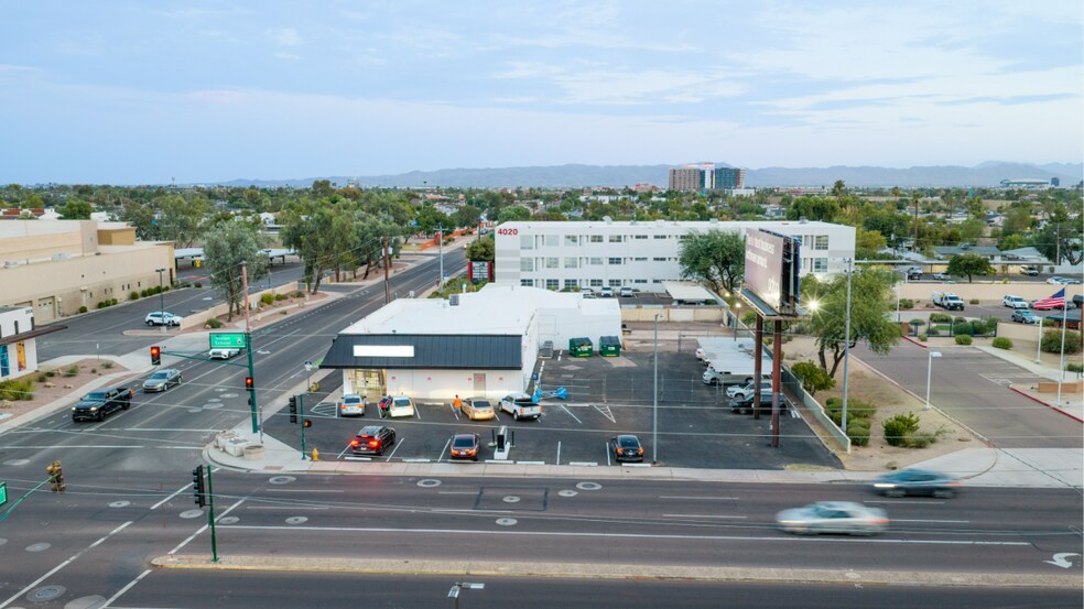 1945 E Indian School Rd, Phoenix, AZ à vendre - Photo de l’immeuble – Image 3 sur 10