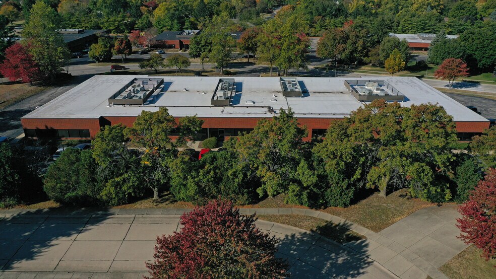 2004 Fox Dr, Champaign, IL à vendre - Photo de l’immeuble – Image 3 sur 46