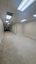 11300 NW 87th Ct, Hialeah, FL à louer Photo intérieure– Image 2 sur 11