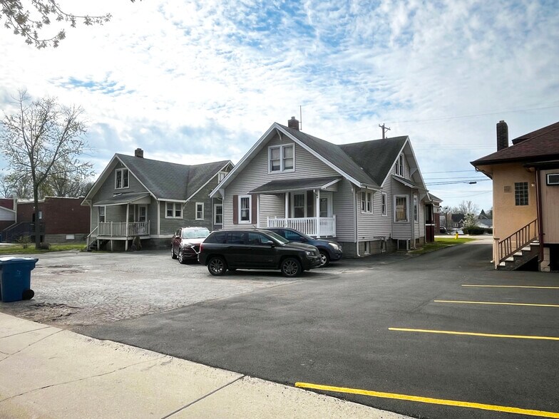 1018 1st Capitol Dr, Saint Charles, MO à louer - Photo de l’immeuble – Image 3 sur 8