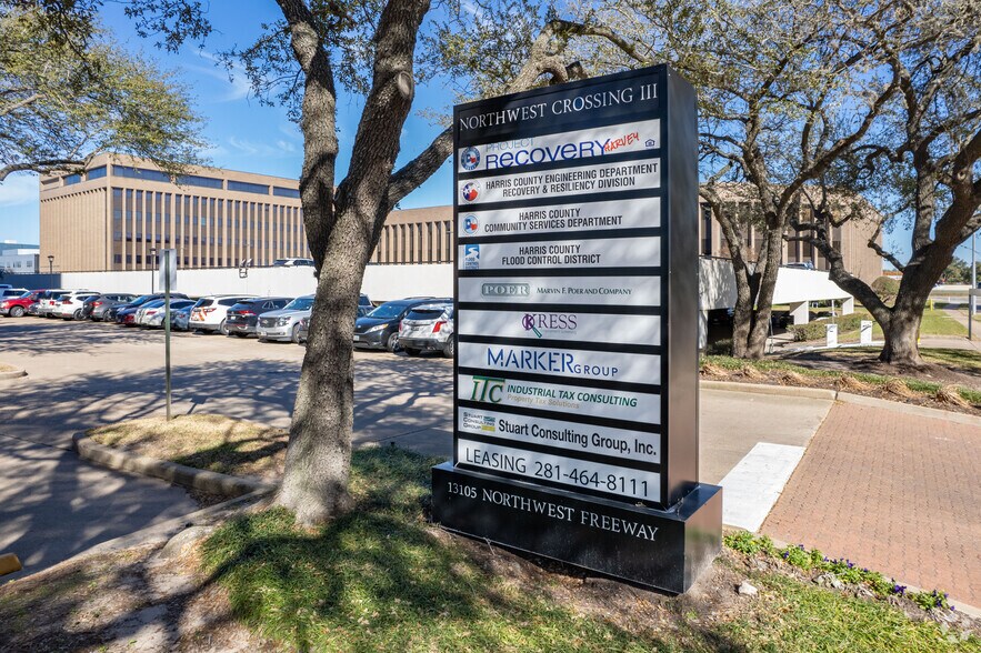 13105 Northwest Fwy, Houston, TX à louer - Photo de l’immeuble – Image 3 sur 18
