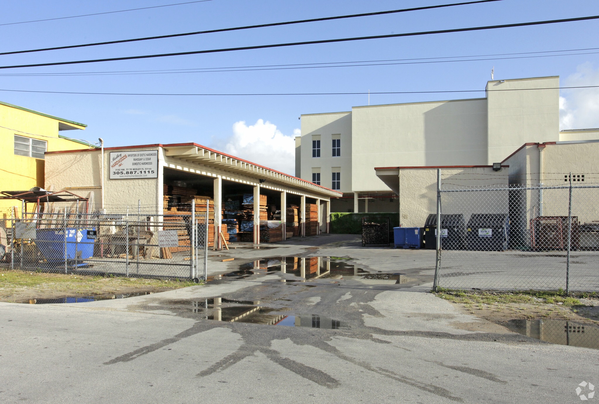 FREE STANDING MEDLEY BLDG portefeuille de 2 biens à vendre sur LoopNet.fr Photo principale– Image 1 sur 36