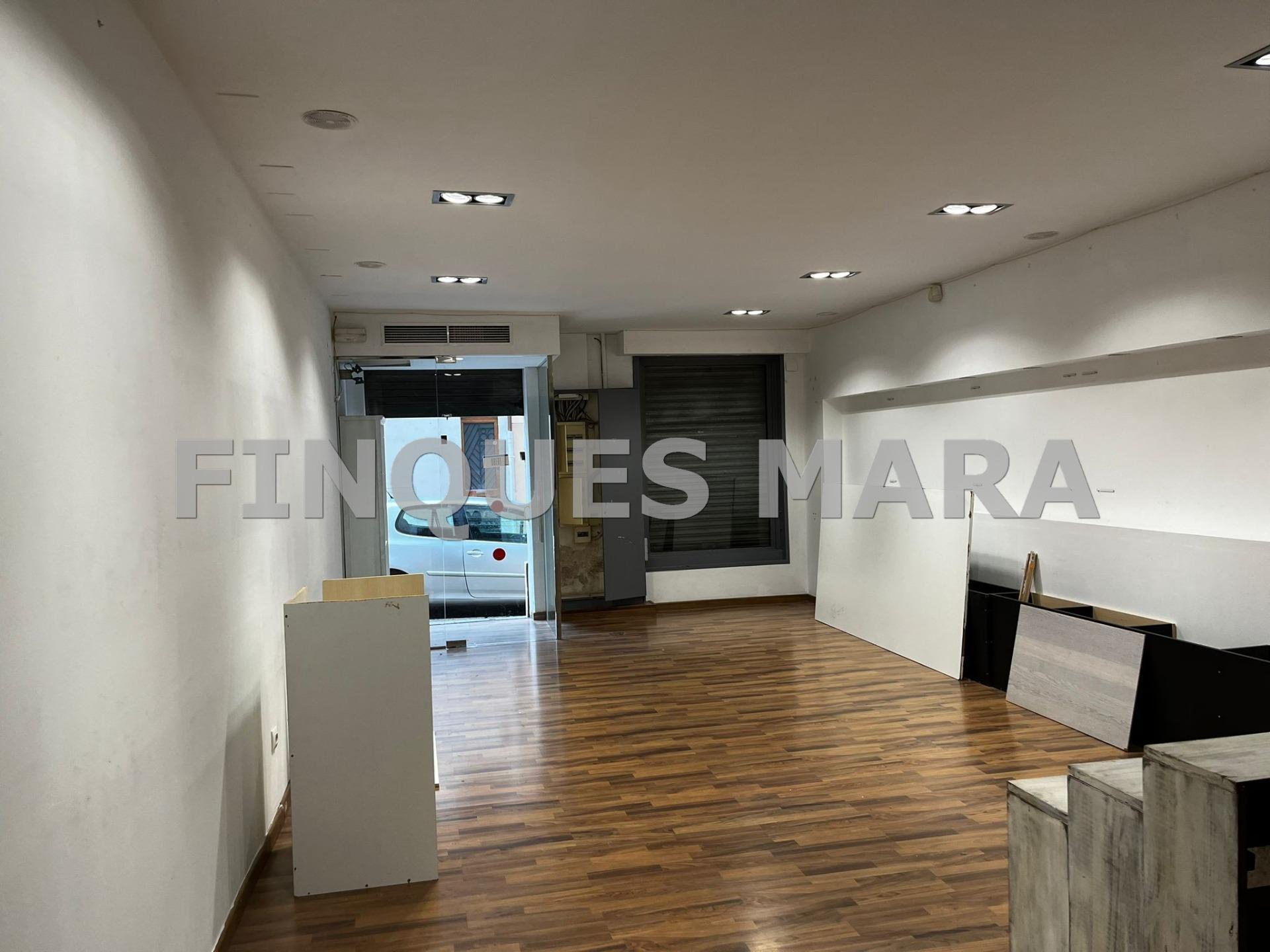 Local commercial dans Sant Boi de Llobregat, Barcelona à louer Plan d’étage– Image 1 sur 5
