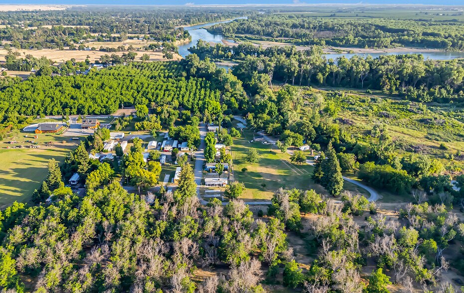 24850 5th Ave, Los Molinos, CA à vendre - Photo de l’immeuble – Image 2 sur 28