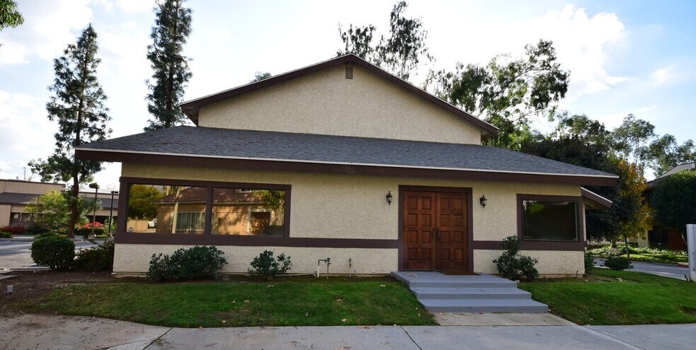 1338 Center Court Dr, Covina, CA à louer - Photo de l’immeuble – Image 2 sur 15