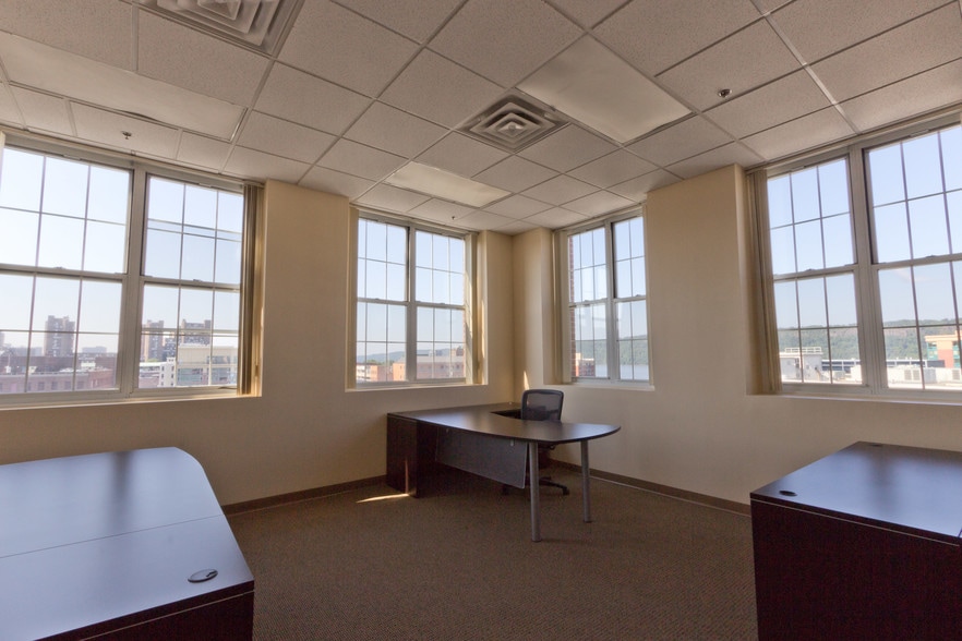 28 Wells Ave, Yonkers, NY à louer - Photo intérieure – Image 3 sur 8