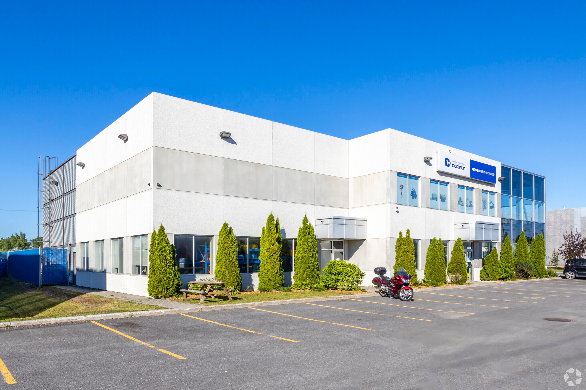 3350 Boul Matte, Brossard, QC à louer Photo principale– Image 1 sur 3