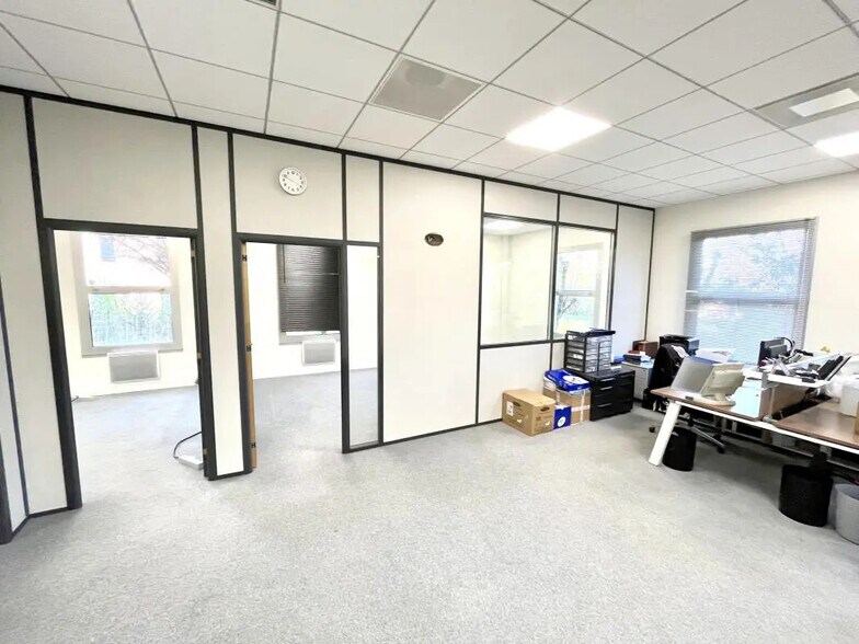 Bureau dans Saint-Germain-en-Laye à louer - Photo de l’immeuble – Image 1 sur 7