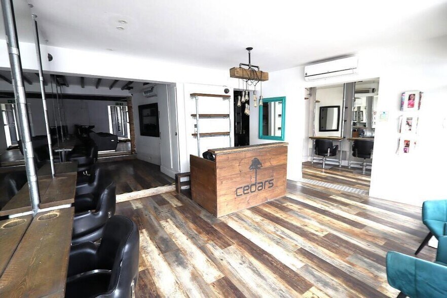 25 High St, Bushey à vendre - Photo de l’immeuble – Image 3 sur 15