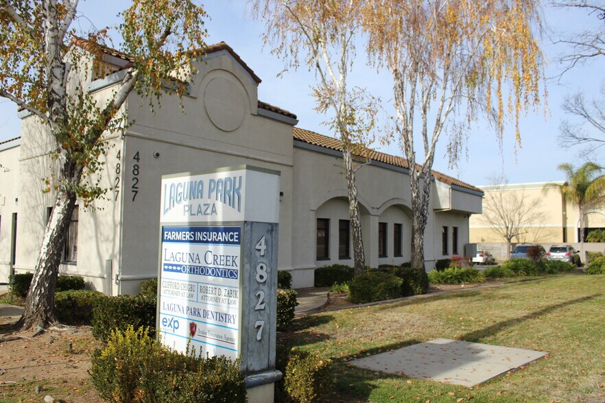 4827 Laguna Park Dr, Elk Grove, CA à vendre - Photo de l’immeuble – Image 1 sur 18