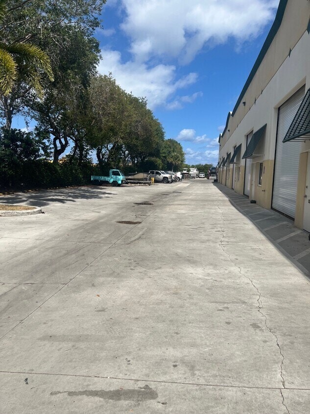 1040 W Industrial Ave, Boynton Beach, FL à louer Aérien– Image 1 sur 11