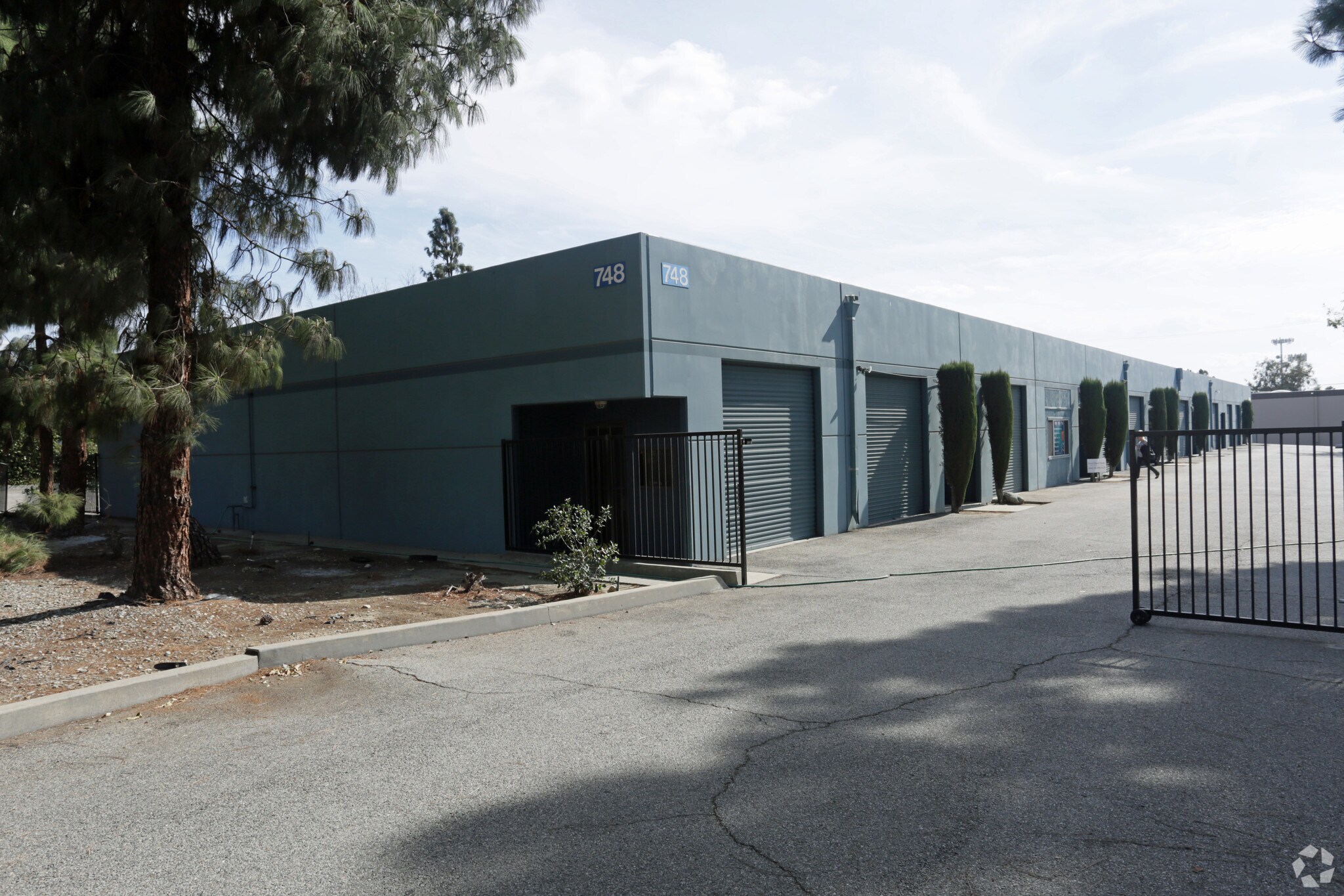 748 E Bonita Ave, Pomona, CA à louer Photo principale– Image 1 sur 6