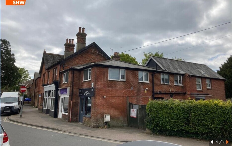 28 Church St, Crawley à vendre - Photo de l’immeuble – Image 3 sur 3