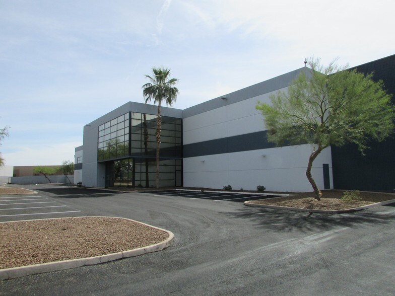 323 S Bracken Ln, Chandler, AZ à louer - Photo principale – Image 2 sur 10