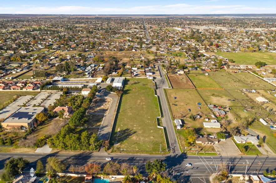 10514 Brimhall Rd, Bakersfield, CA à vendre - Photo de l’immeuble – Image 2 sur 13