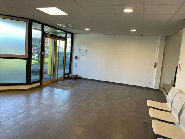 Plus de détails pour Local d'activités à louer