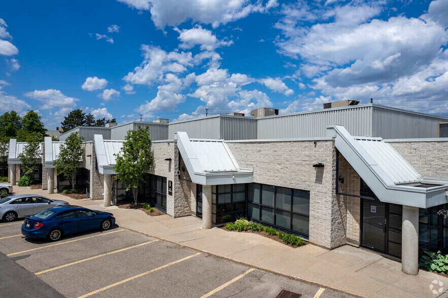 6685 Millcreek Dr, Mississauga, ON à louer - Photo de l’immeuble – Image 3 sur 4