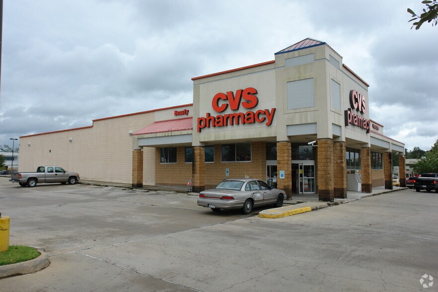 2110 N Frazier St, Conroe, TX à louer - Photo de l’immeuble – Image 2 sur 4