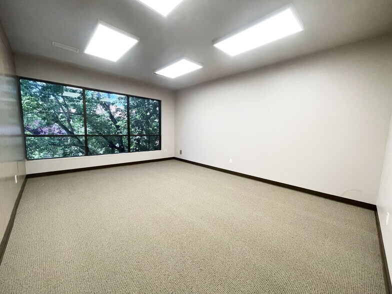1855 Sullivan Ln, Sparks, NV à louer - Photo intérieure – Image 3 sur 15
