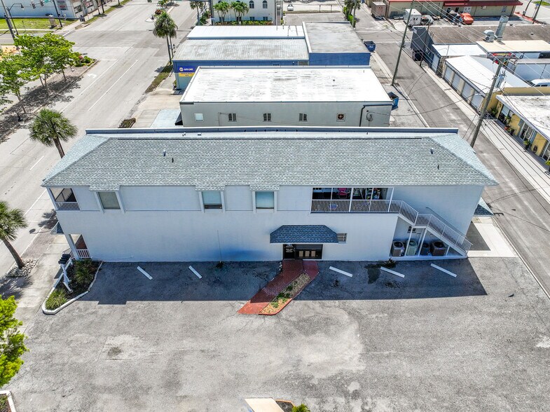 528 E Venice Ave, Venice, FL à vendre - Photo de l’immeuble – Image 3 sur 8