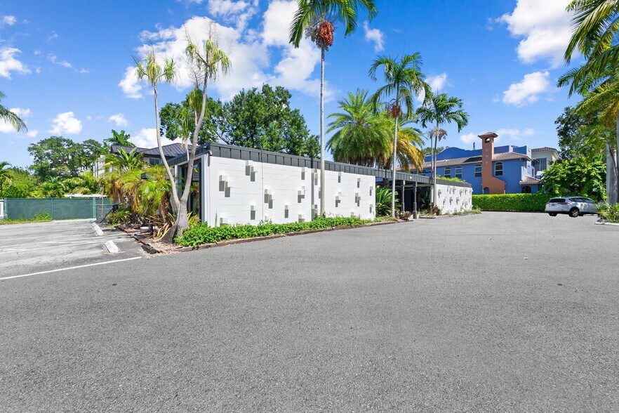 100 SE 15th Ave, Fort Lauderdale, FL à louer - Photo de l’immeuble – Image 3 sur 44