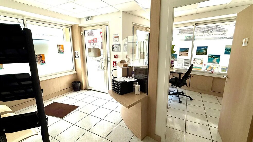 Bureau dans Bourg-en-Bresse à vendre - Photo de l’immeuble – Image 2 sur 11