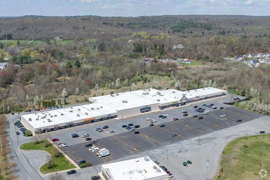 4-28 Eagles Glenn Mall, East Stroudsburg, PA à louer - Aérien – Image 3 sur 9