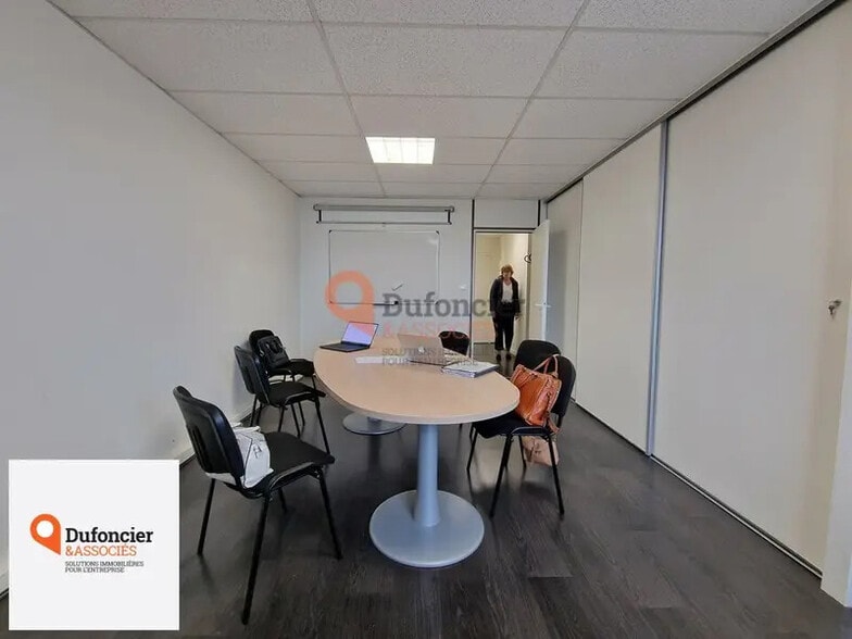 Bureau dans Chasseneuil-du-Poitou à louer - Photo intérieure – Image 3 sur 5