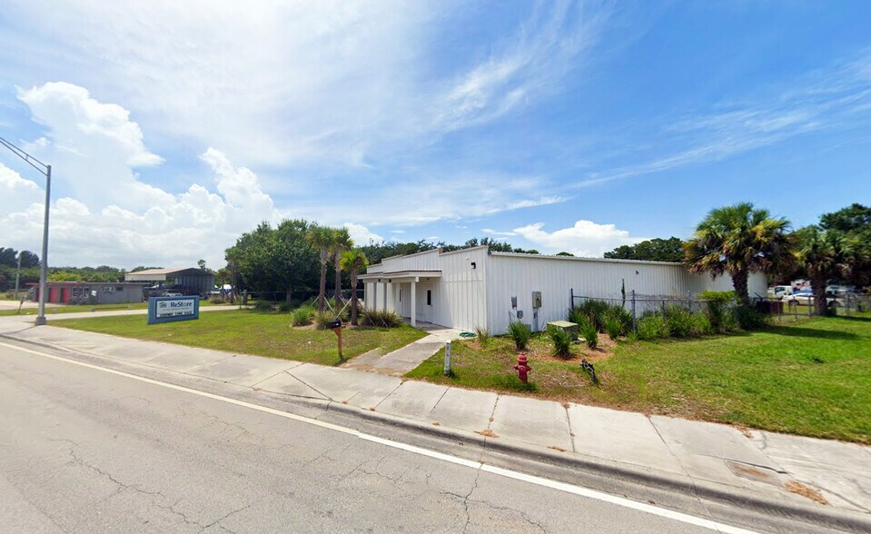 2904 Okeechobee Rd, Fort Pierce, FL à vendre - Photo de l’immeuble – Image 2 sur 2