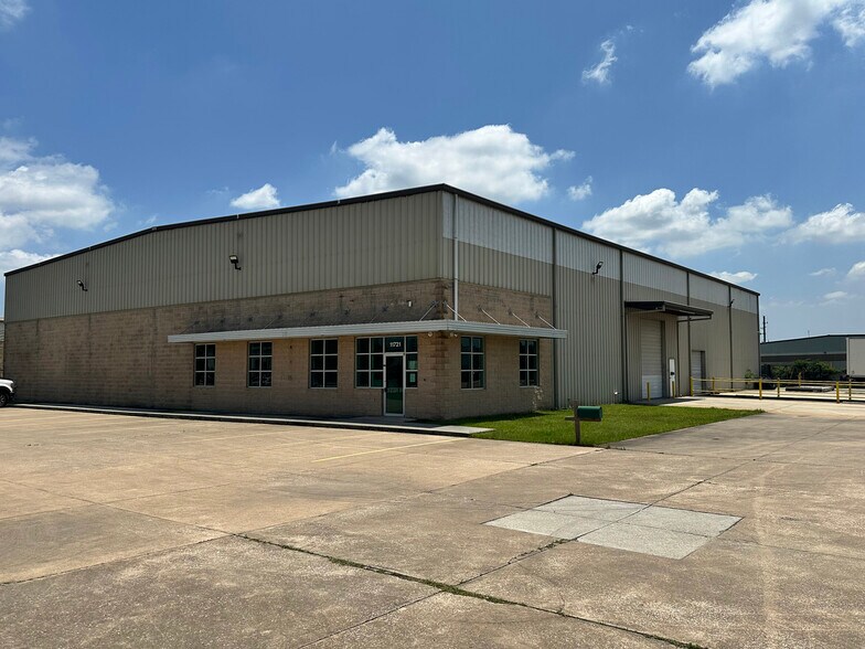 11721 Tanner Rd, Houston, TX à louer - Photo de l’immeuble – Image 1 sur 3