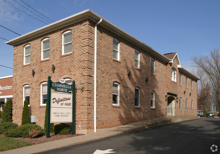 925 Farmington Ave, Berlin, CT à louer - Photo principale – Image 1 sur 2