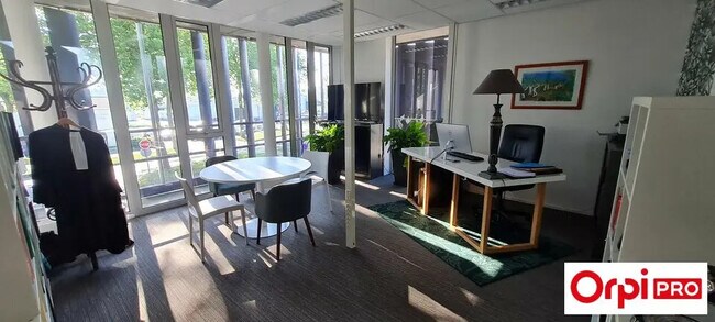 Plus de détails pour Bureau à louer