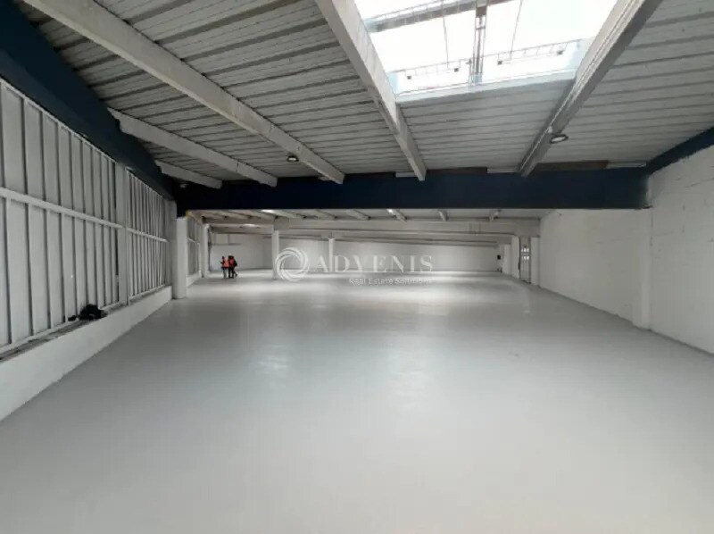 Local d'activités dans Maurepas à vendre Photo intérieure– Image 1 sur 4