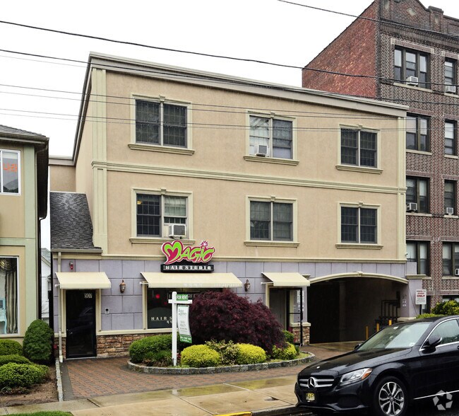 507 Broad Ave, Palisades Park, NJ à vendre - Photo principale – Image 1 sur 15