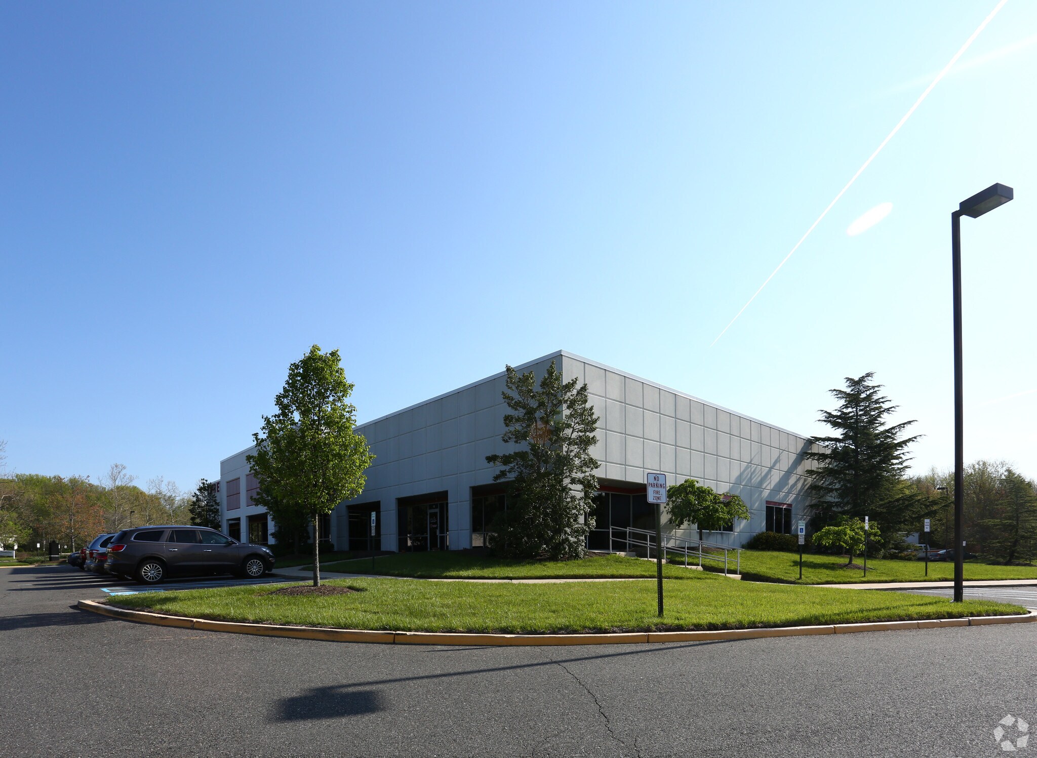 3 Terri Ln, Burlington, NJ à louer Photo principale– Image 1 sur 9