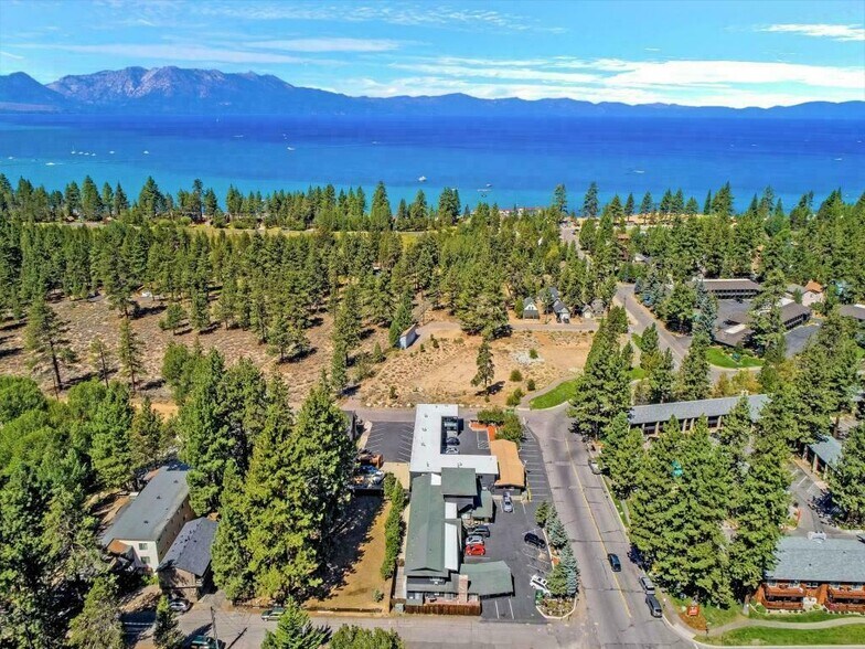 924 Park Ave, South Lake Tahoe, CA à vendre - Photo de l’immeuble – Image 2 sur 11