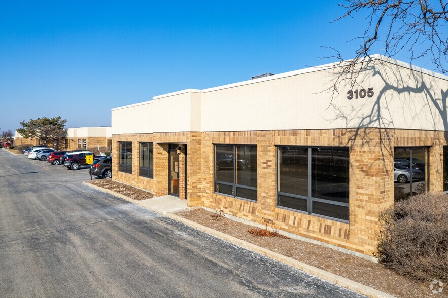 3105 N Wilke Rd, Arlington Heights, IL à louer - Photo principale – Image 1 sur 7