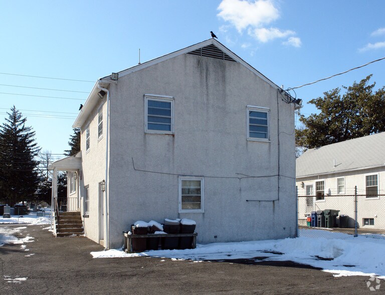 2427 Susquehanna Rd, Abington, PA à vendre - Photo de l’immeuble – Image 3 sur 3