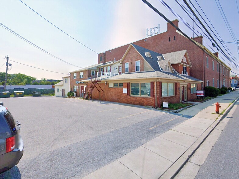 22 Bloomsbury Ave, Catonsville, MD à louer - Photo de l’immeuble – Image 3 sur 6
