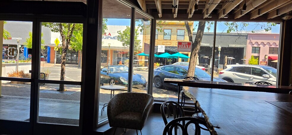2629 Broadway St, Redwood City, CA à louer - Photo de l’immeuble – Image 3 sur 5