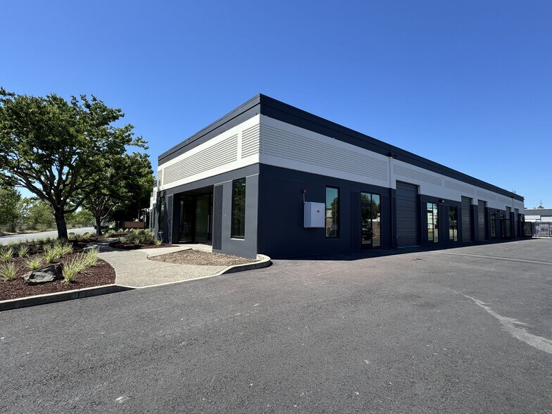 1250 Holm Rd, Petaluma, CA à louer - Photo de l’immeuble – Image 2 sur 7
