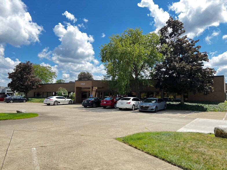 4420-4460 Carver Woods Dr, Blue Ash, OH à louer - Photo principale – Image 1 sur 19