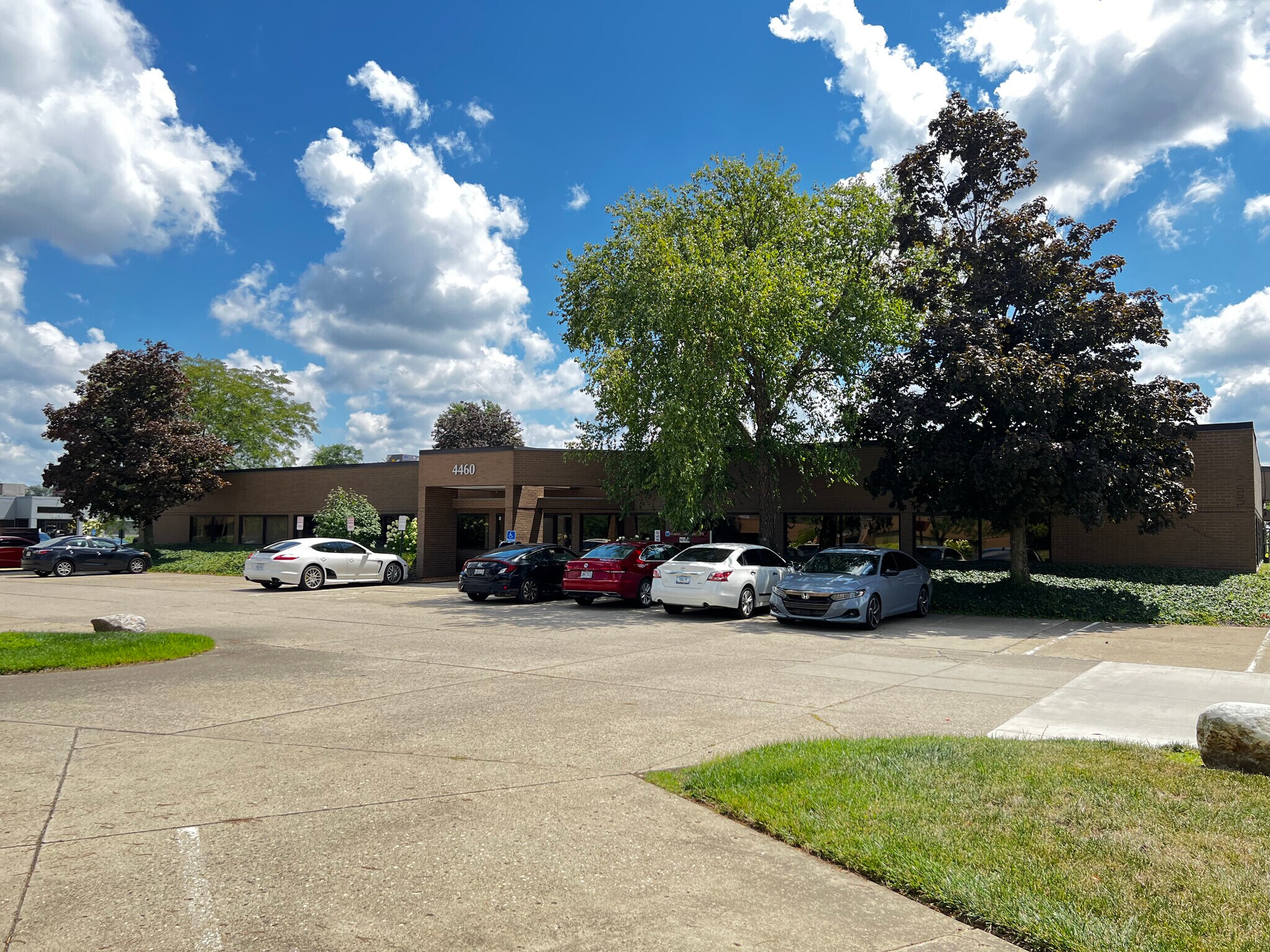 4420-4460 Carver Woods Dr, Blue Ash, OH à louer Photo principale– Image 1 sur 20