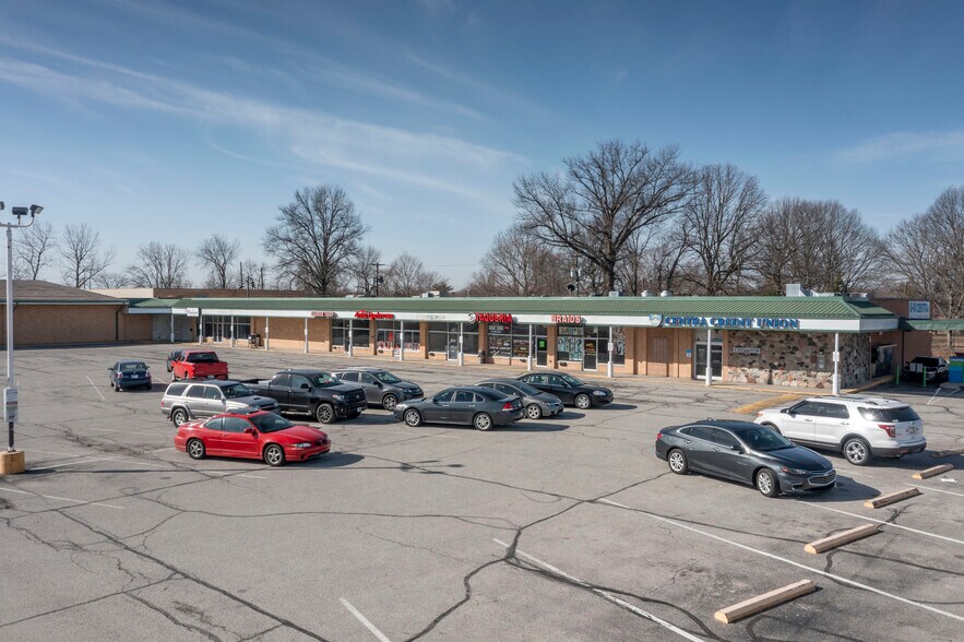 4540-4590 N Shadeland Ave, Indianapolis, IN à louer - Photo de l’immeuble – Image 1 sur 4