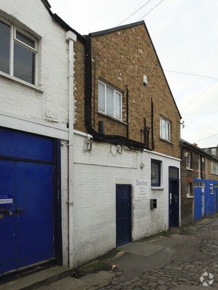 8-9 Hatherley Mews, Londres à louer - Photo principale – Image 1 sur 4