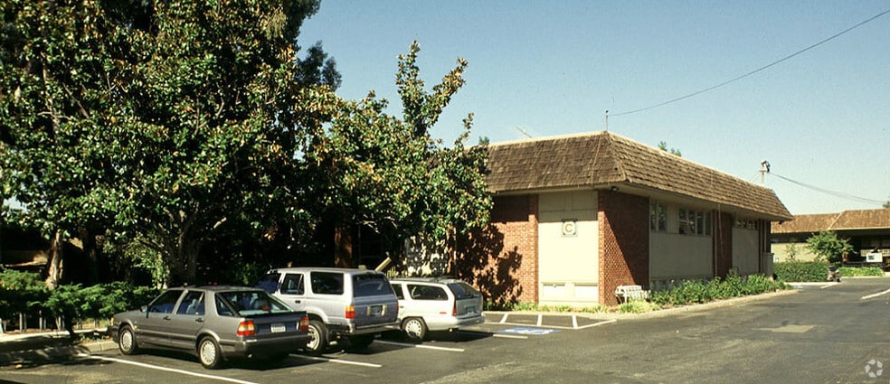 2021 Ygnacio Valley Rd, Walnut Creek, CA à vendre - Photo de l’immeuble – Image 3 sur 11