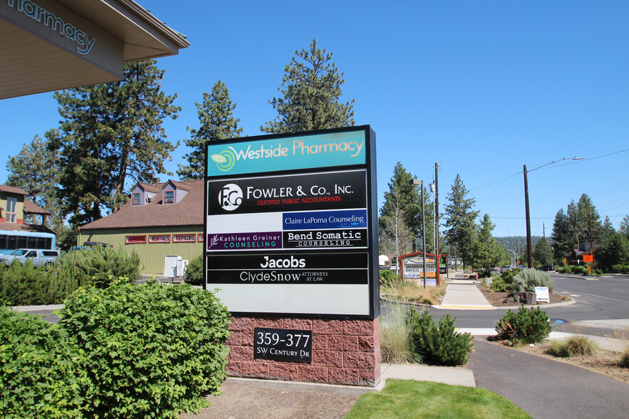 377 SW Century Dr, Bend, OR à louer - Photo de l’immeuble – Image 2 sur 7