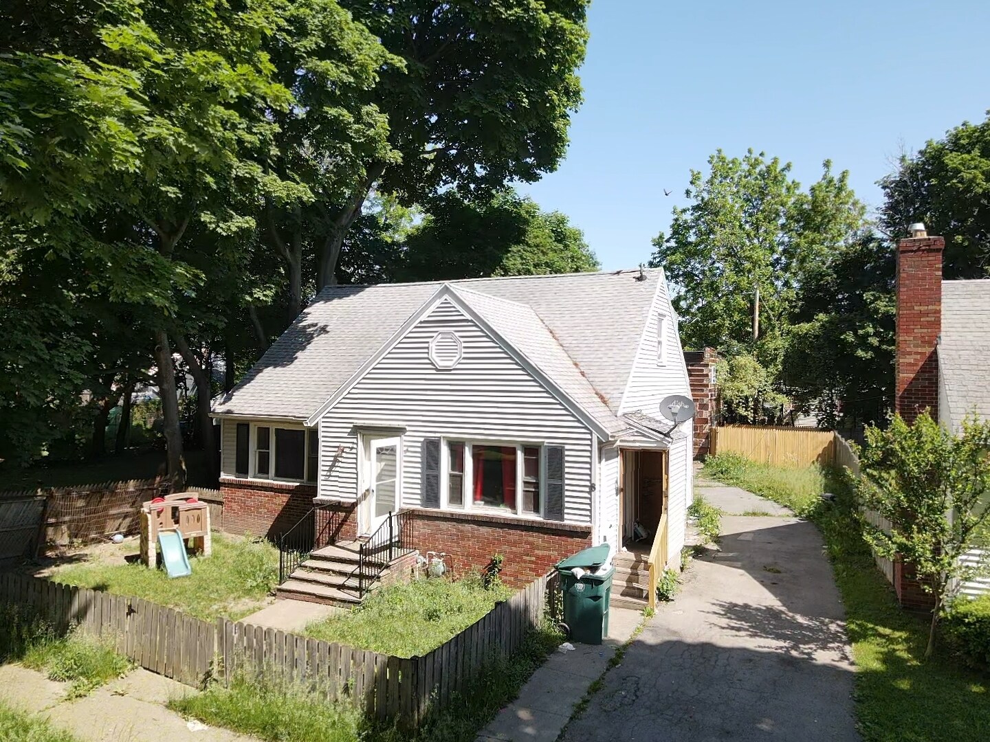 Single Family Homes Sale - Rochester, NY portefeuille de 11 biens à vendre sur LoopNet.fr Photo de l’immeuble– Image 1 sur 14