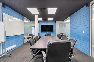 10318-10324 Whalley Blvd, Surrey, BC à louer Photo intérieure– Image 1 sur 2